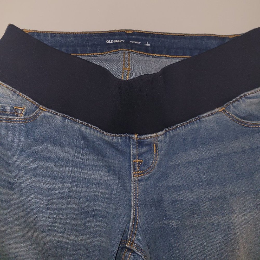 OLD NAVY MATERNITY JEANS SIZE 2 SHORT, NEVER WORN
